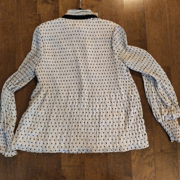 Max Studio pale cream pleaded blouse - Picture 2 of 10